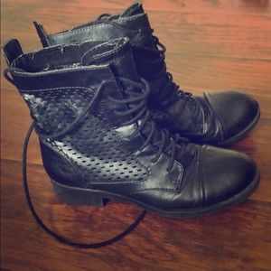 Combat boots